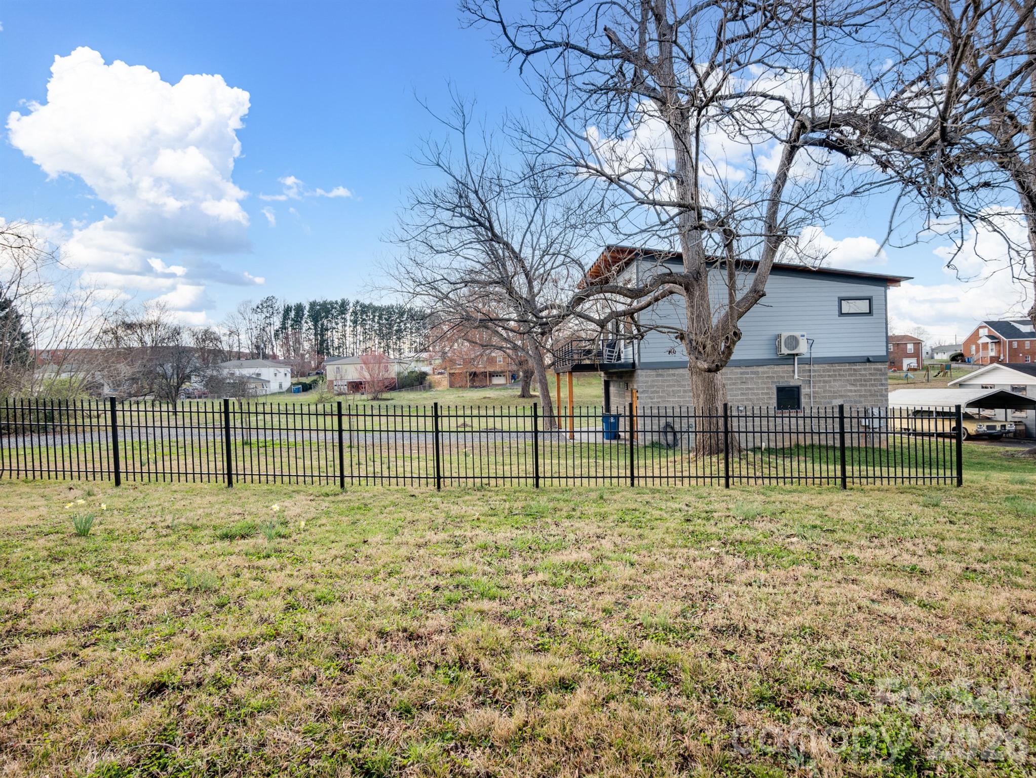 61 27th Street NW — Hickory