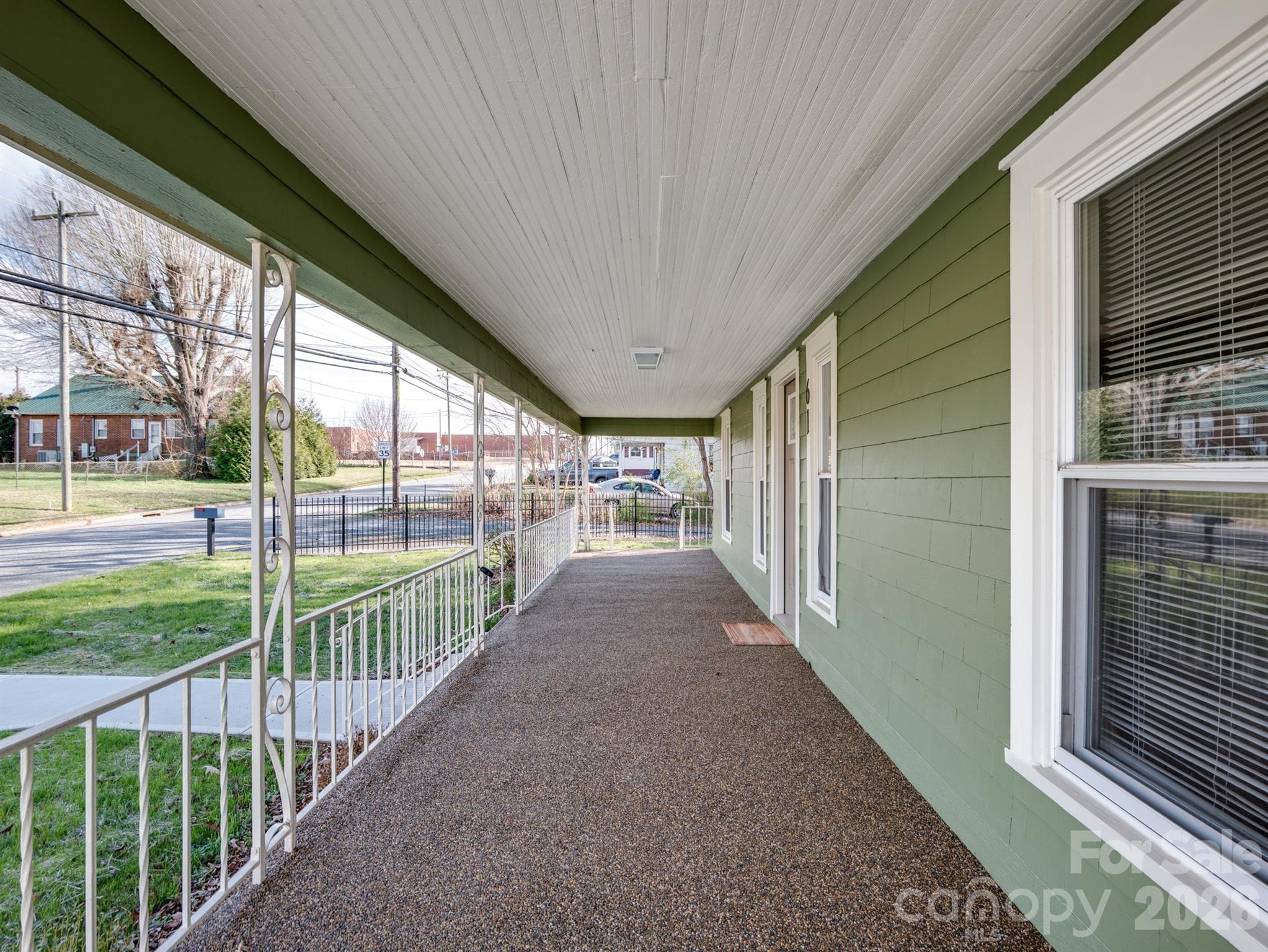 61 27th Street NW — Hickory