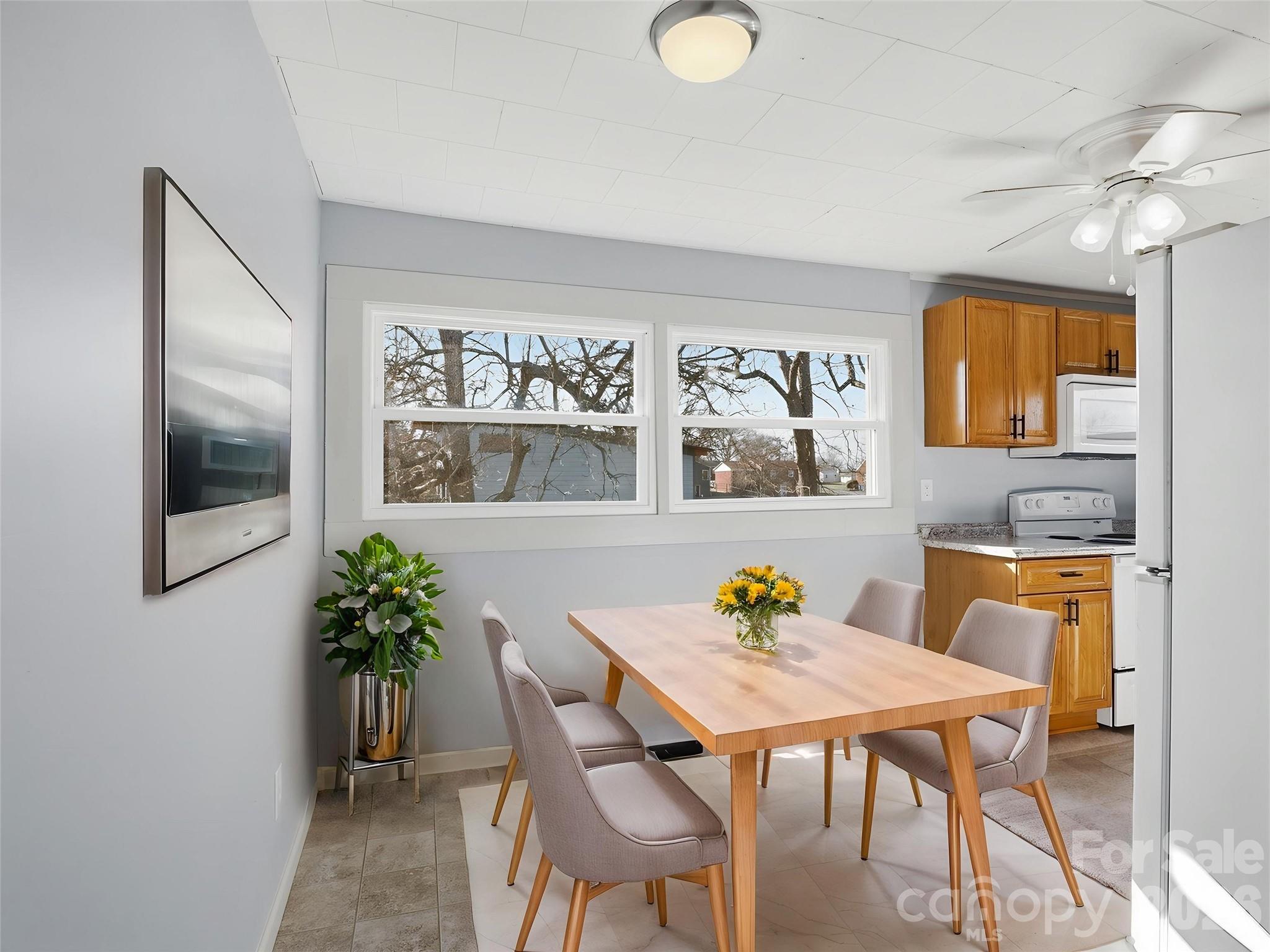 61 27th Street NW — Hickory