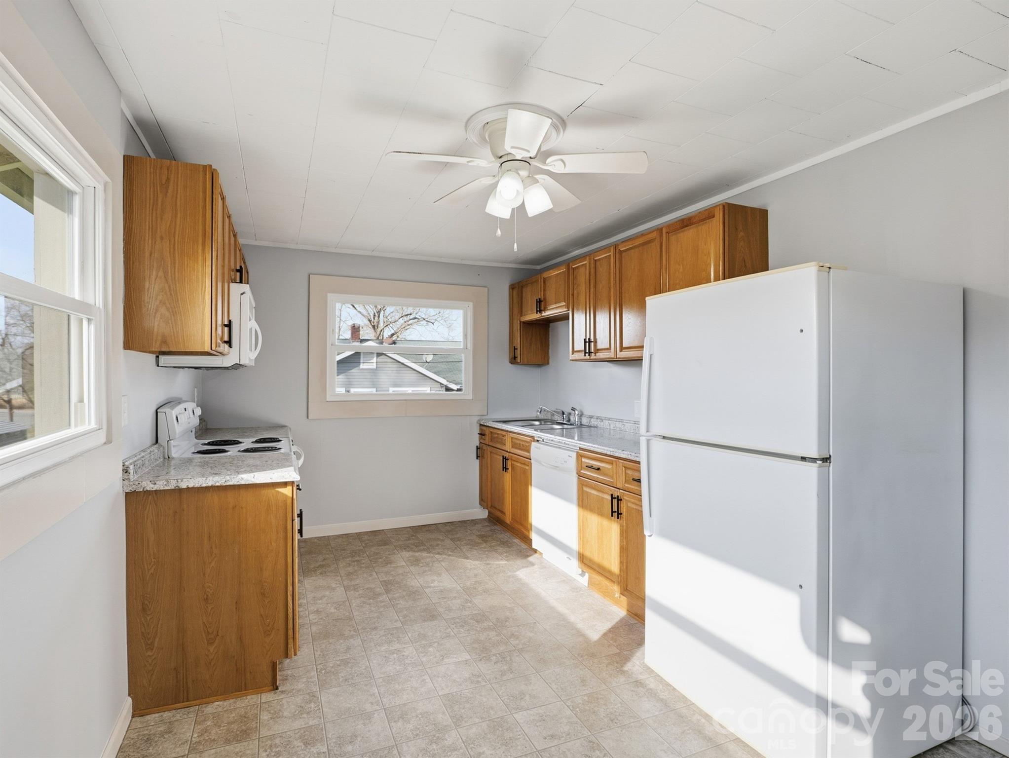 61 27th Street NW — Hickory
