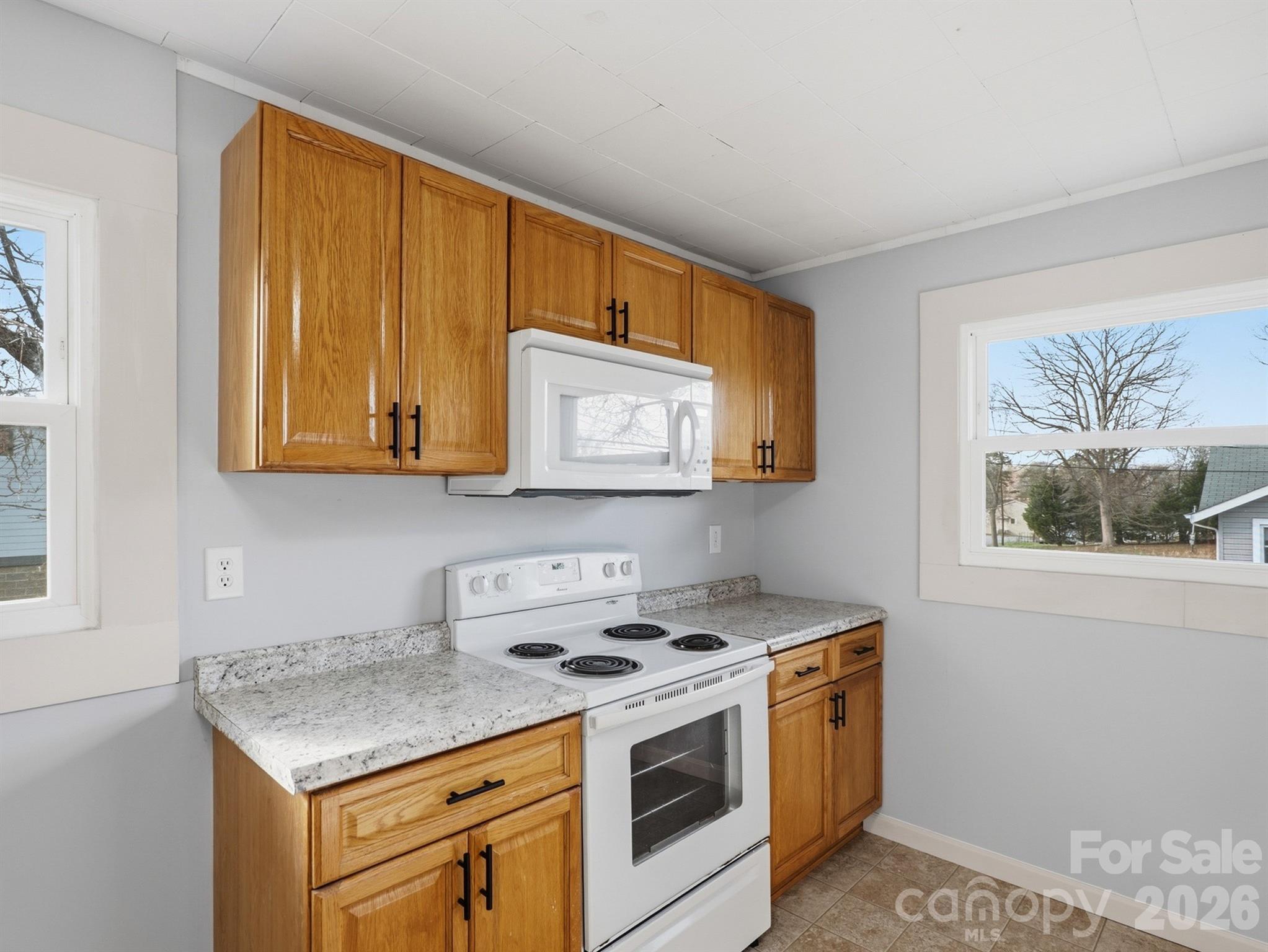 61 27th Street NW — Hickory