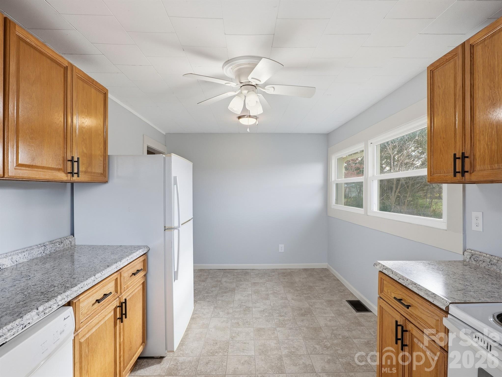 61 27th Street NW — Hickory