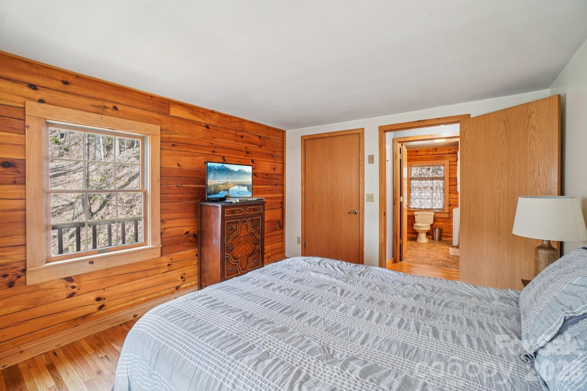 307 Roaring Creek Lane — Waynesville
