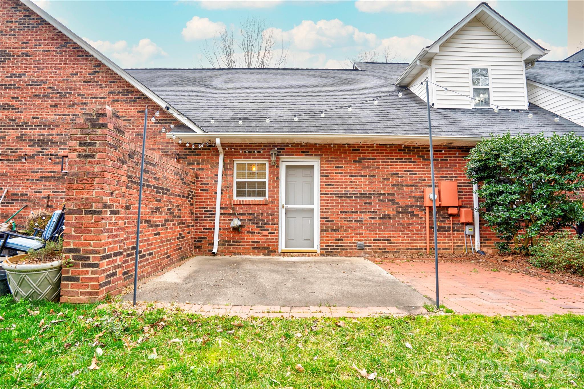 174 Columns Circle — Shelby