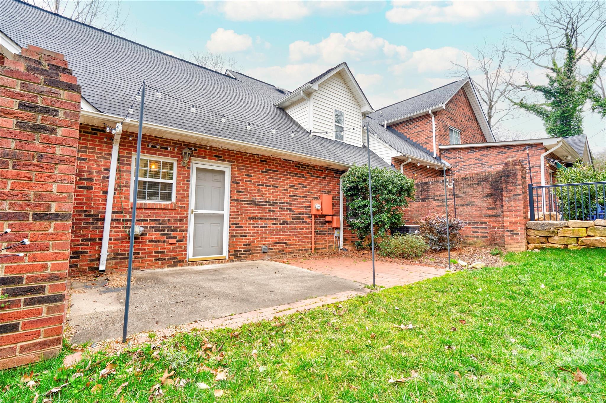 174 Columns Circle — Shelby