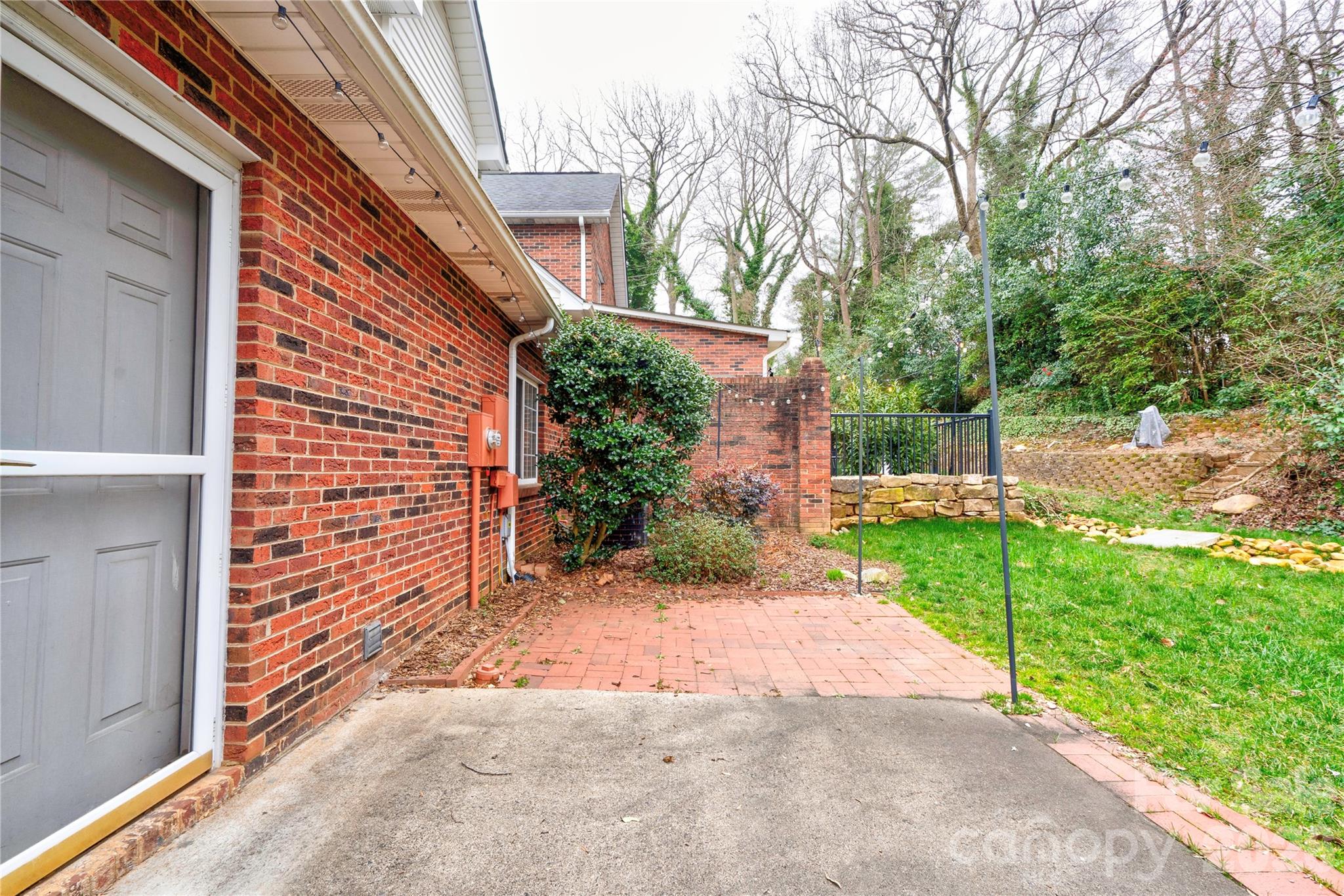 174 Columns Circle — Shelby
