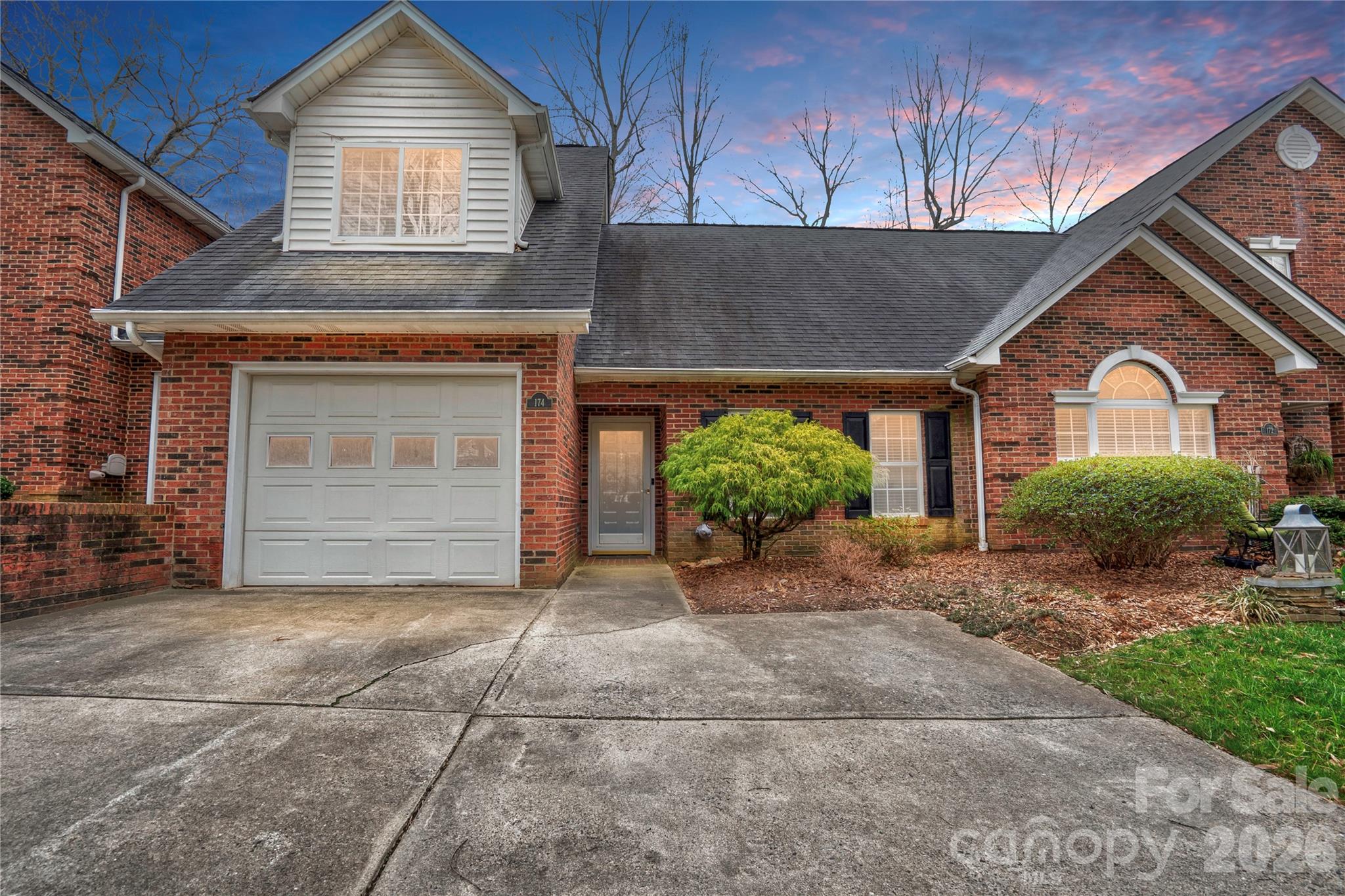 174 Columns Circle — Shelby