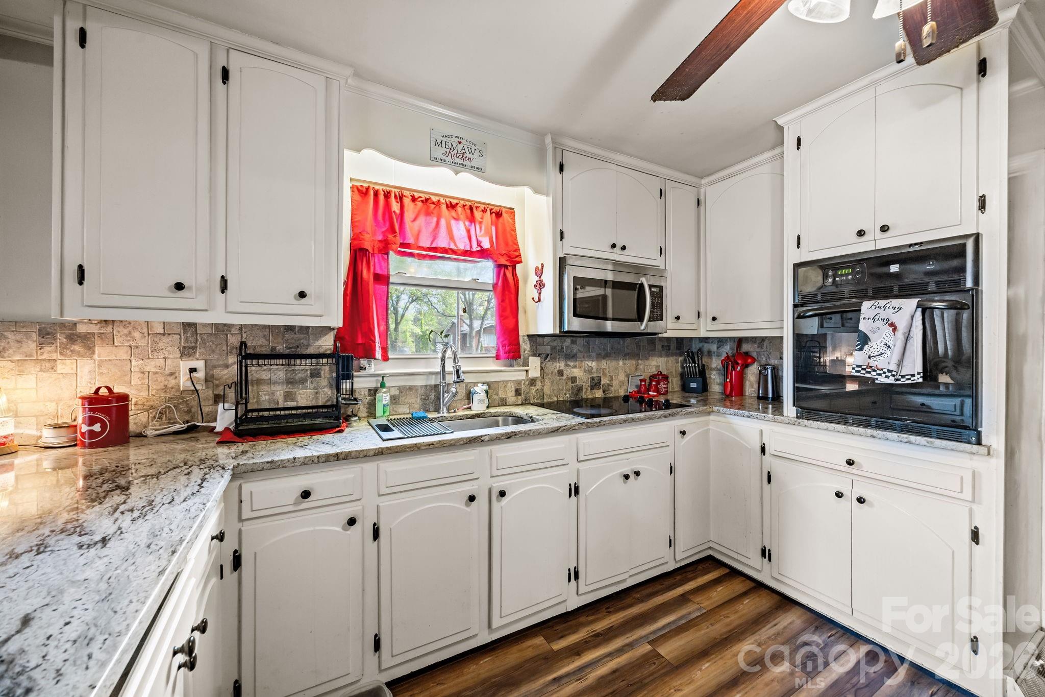 137 Foursquare Road — Mooresville