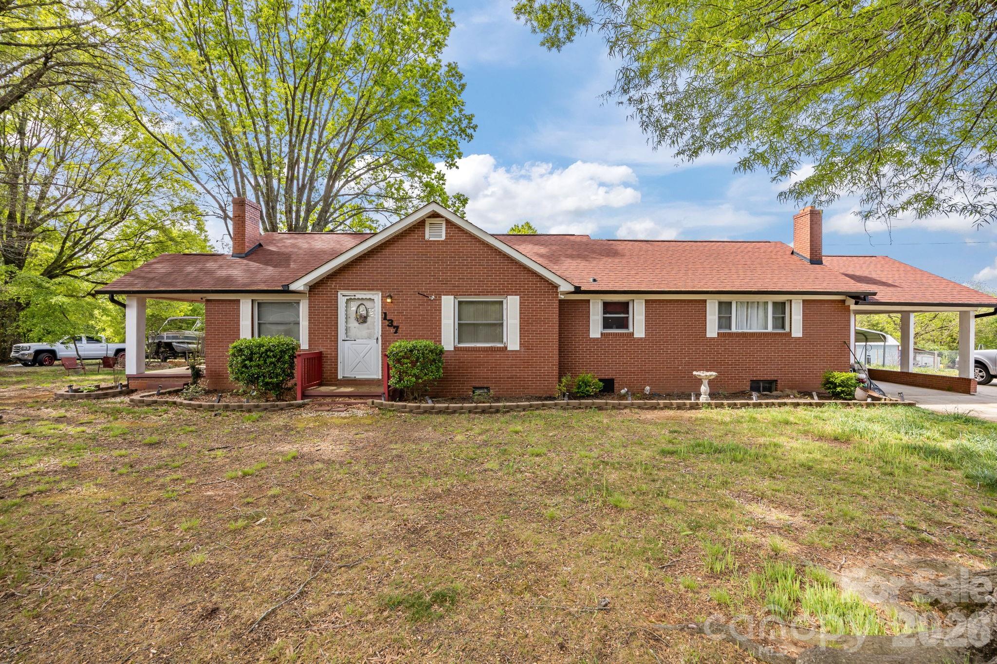 137 Foursquare Road — Mooresville