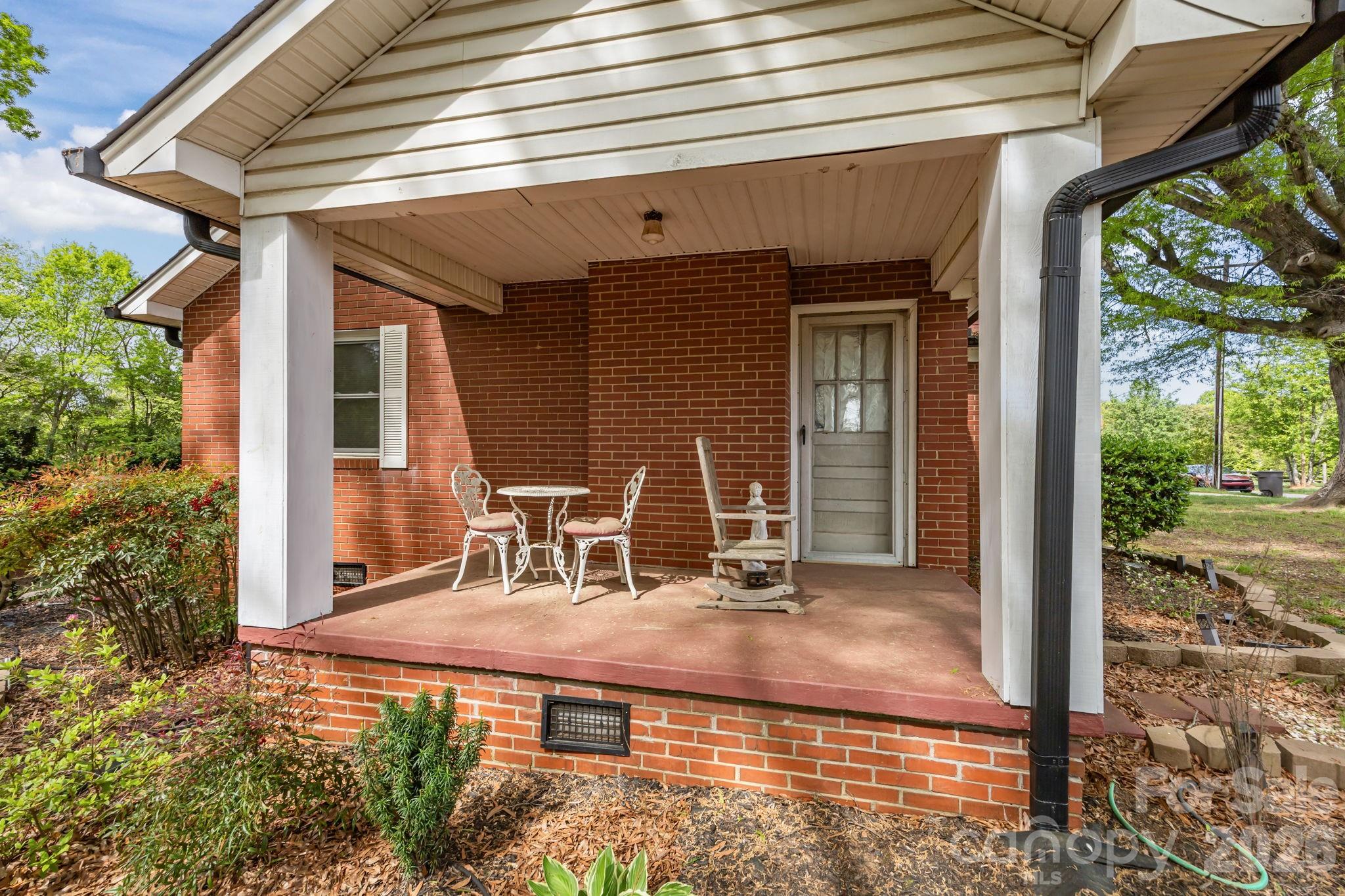 137 Foursquare Road — Mooresville