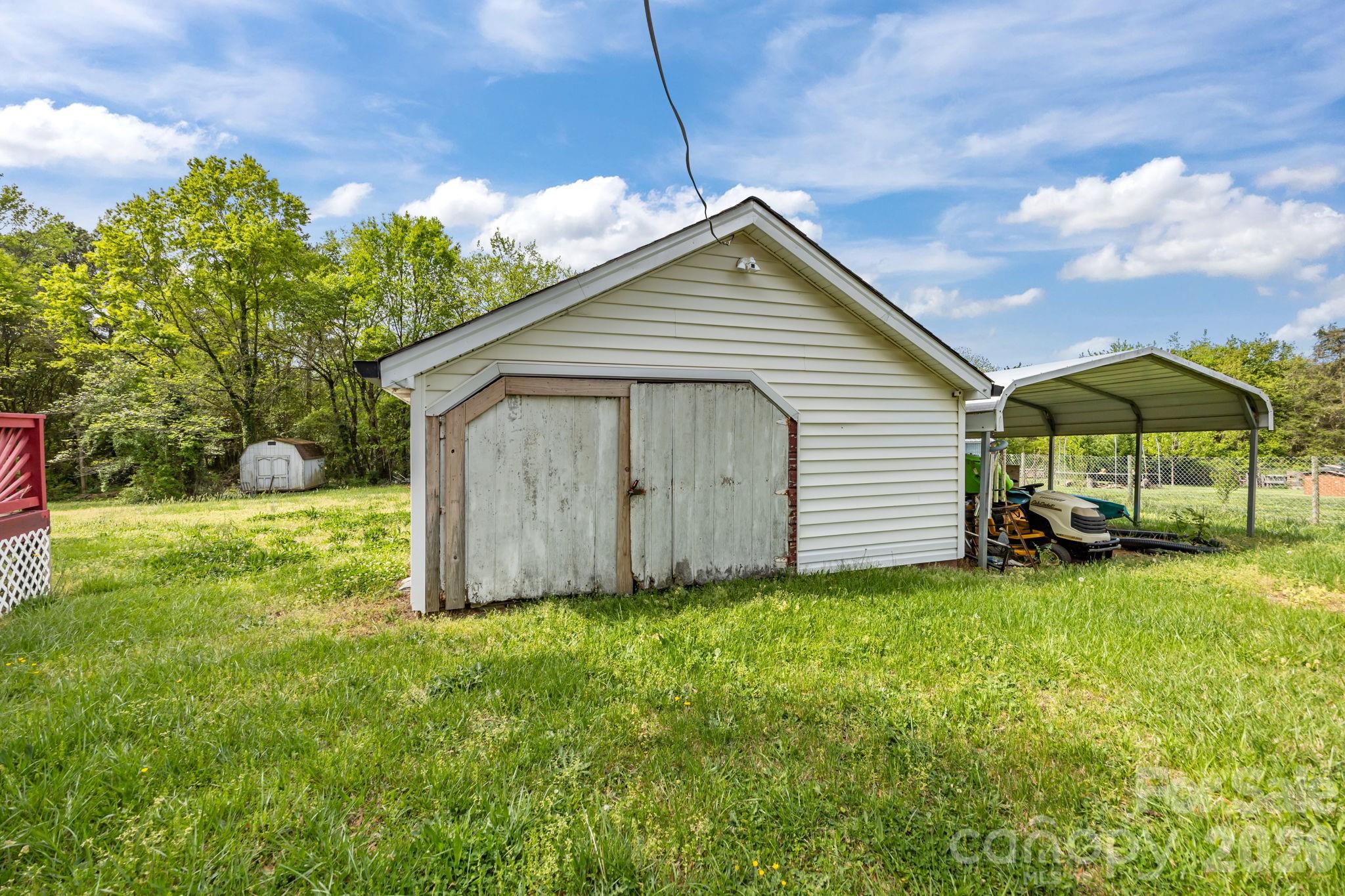 137 Foursquare Road — Mooresville