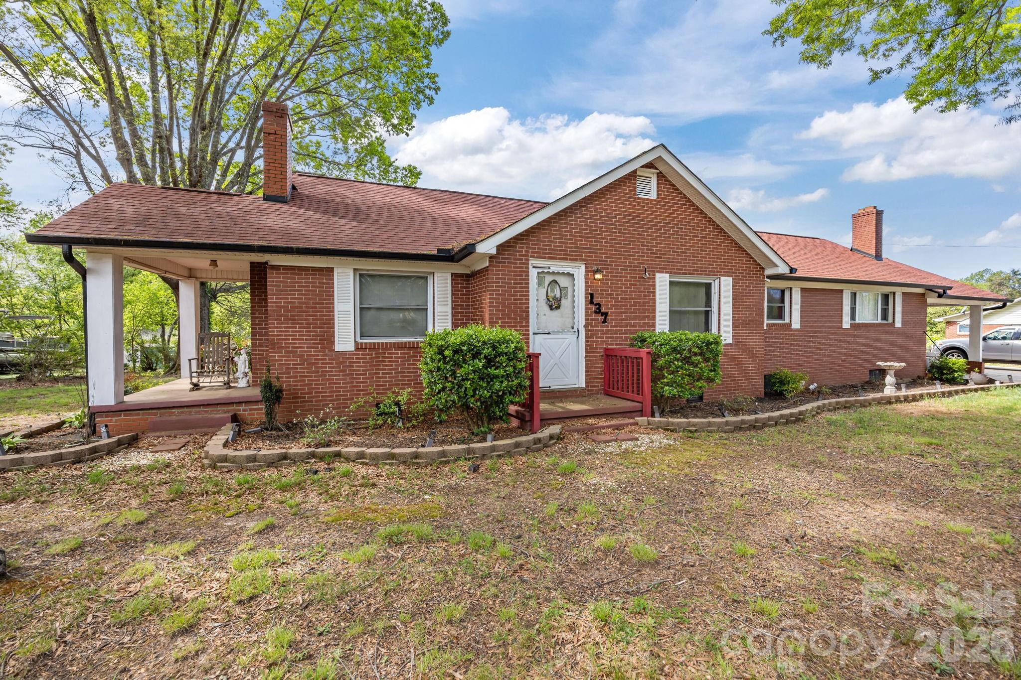 137 Foursquare Road — Mooresville