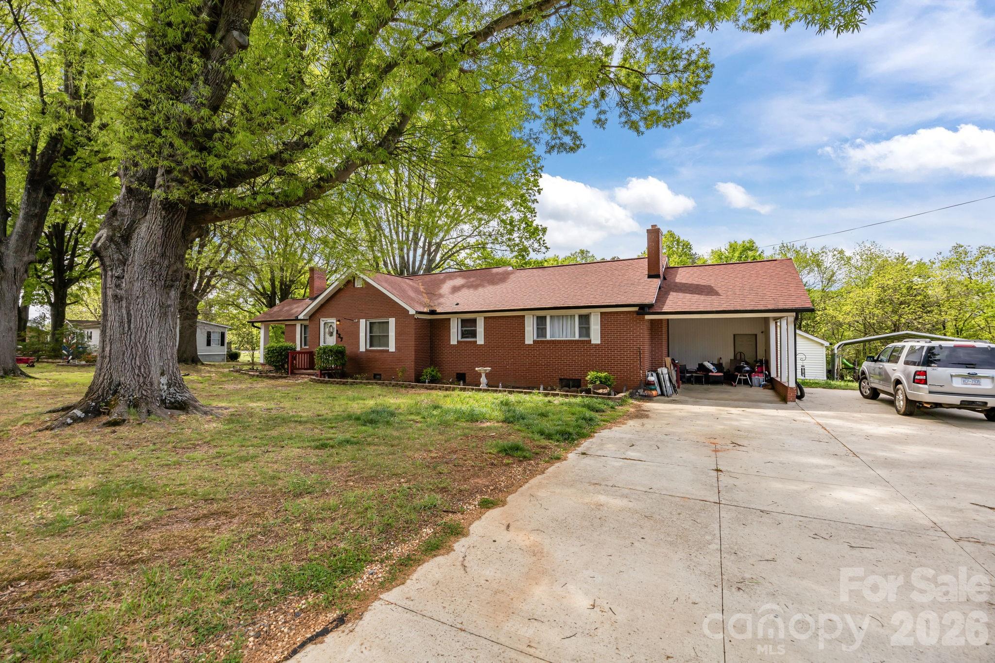 137 Foursquare Road — Mooresville