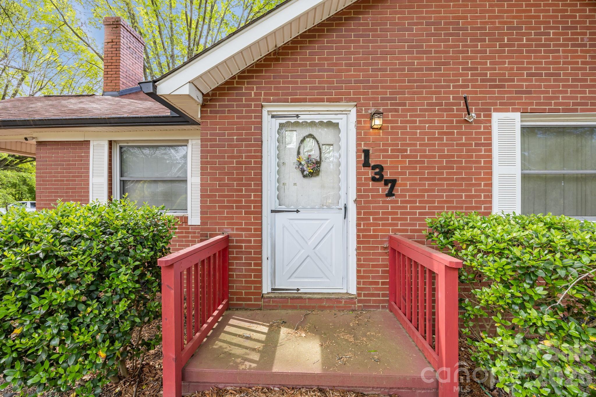 137 Foursquare Road — Mooresville
