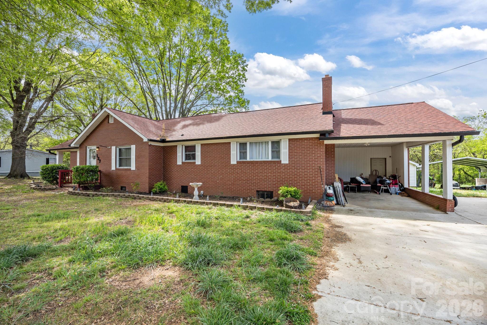 137 Foursquare Road — Mooresville