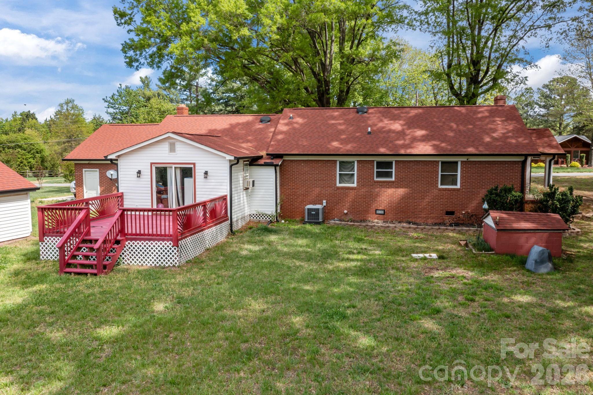 137 Foursquare Road — Mooresville