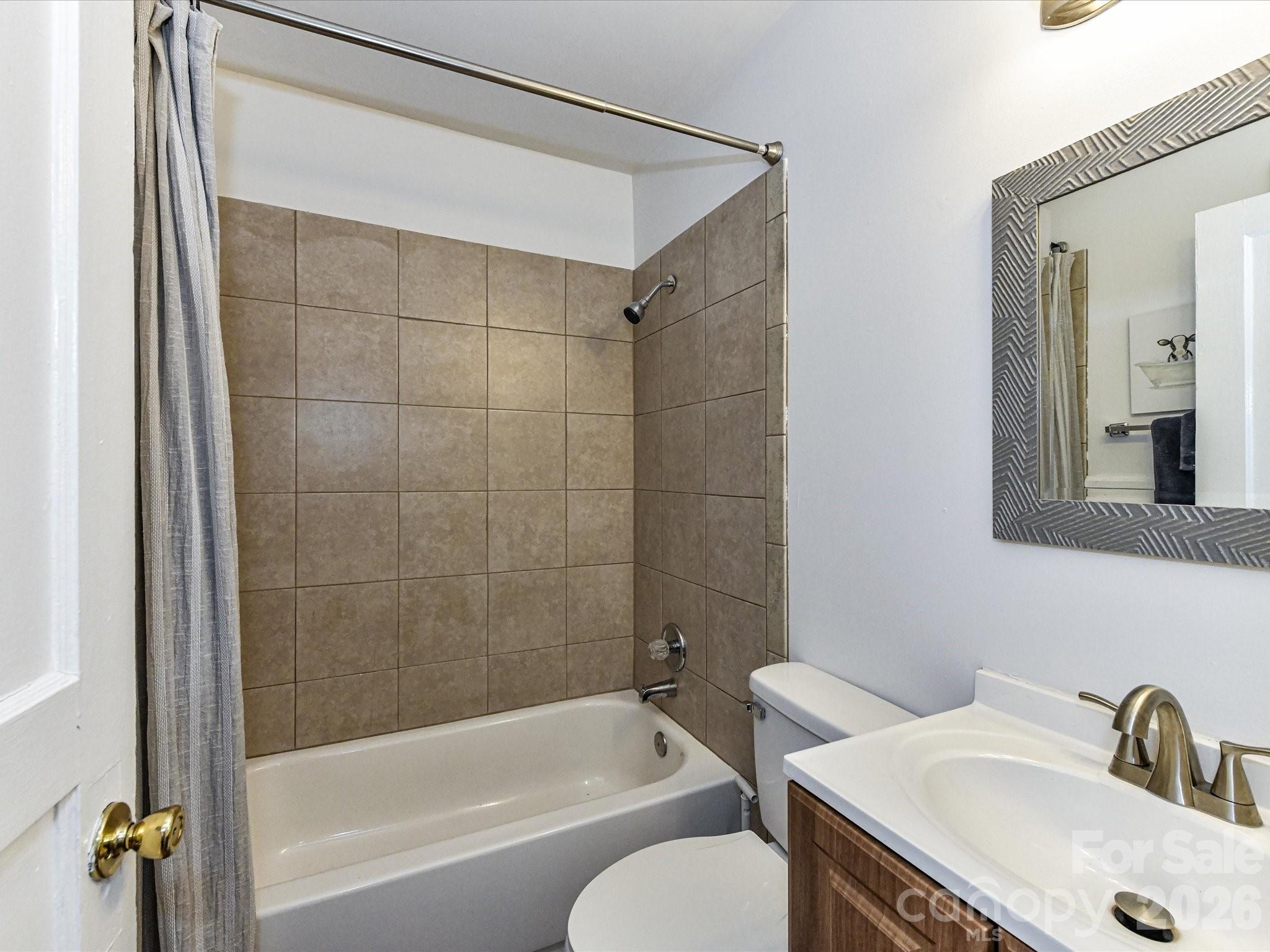 1240 Skyview Road — Charlotte