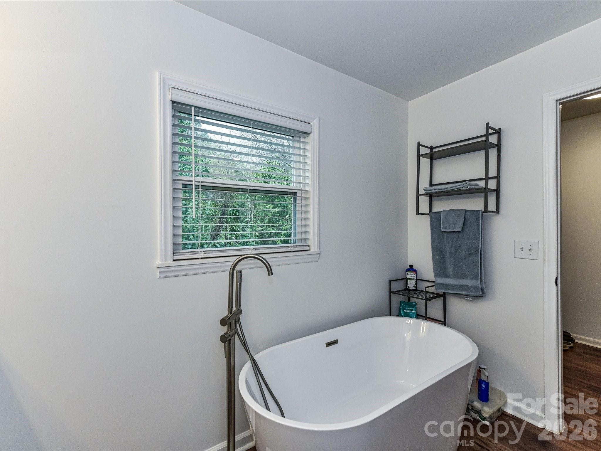 1240 Skyview Road — Charlotte