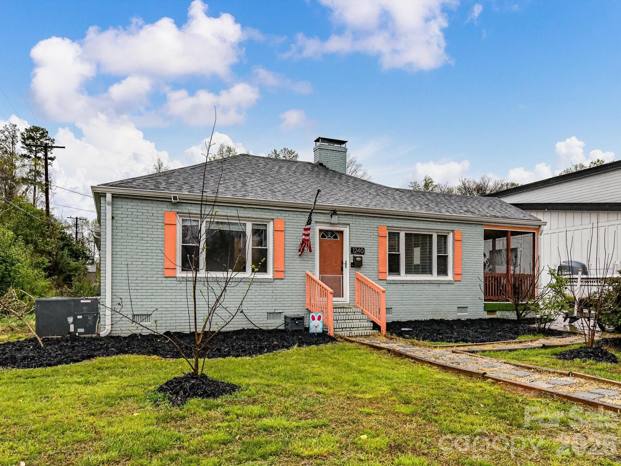 1240 Skyview Road — Charlotte