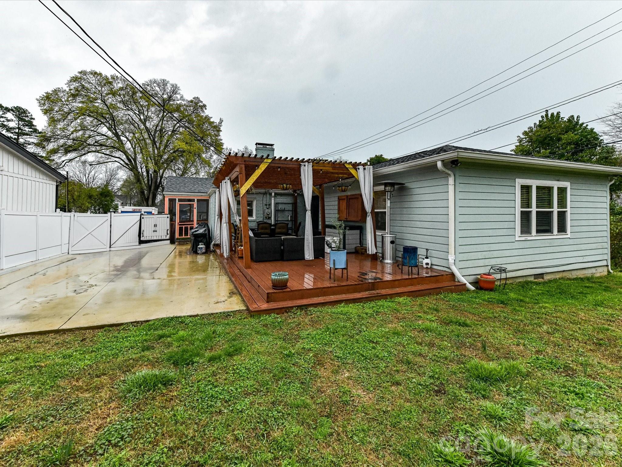 1240 Skyview Road — Charlotte