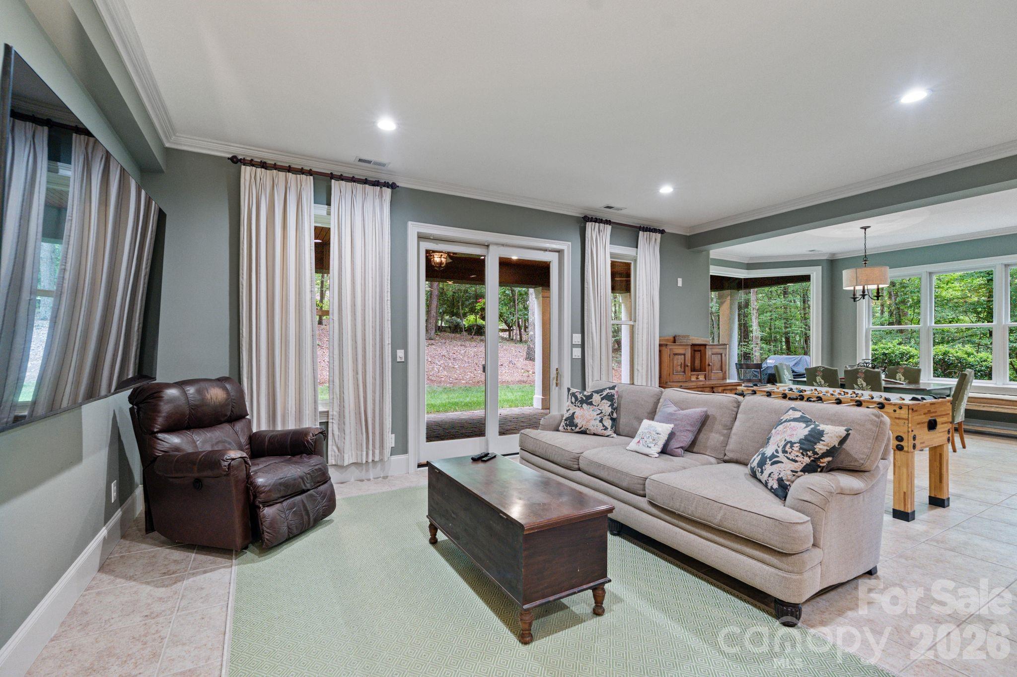 8915 Warwicke Lane — Sherrills Ford