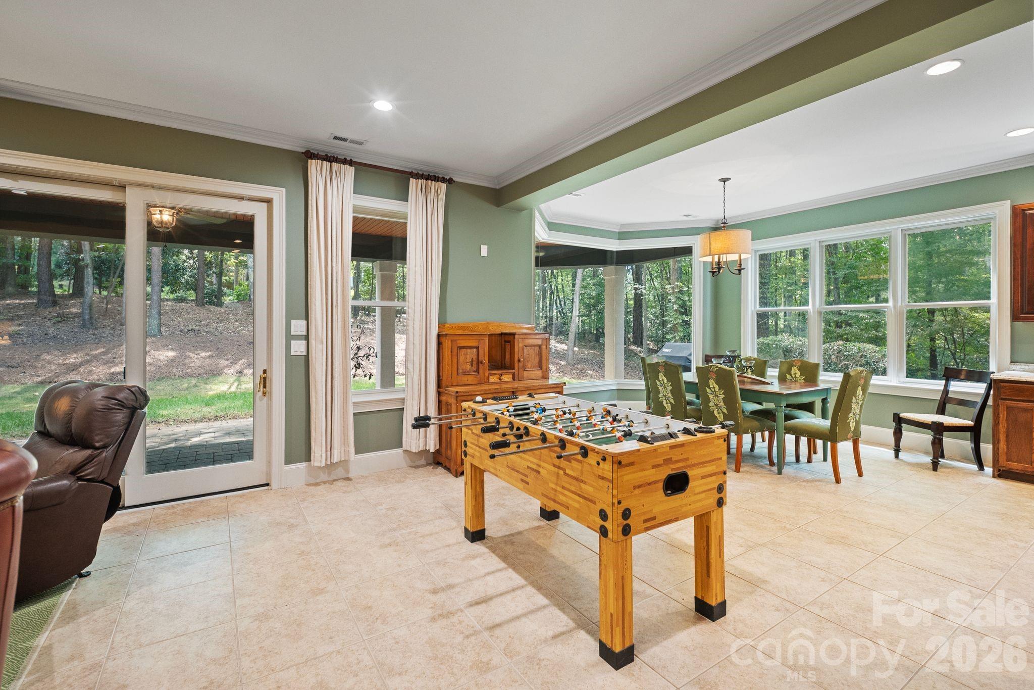8915 Warwicke Lane — Sherrills Ford