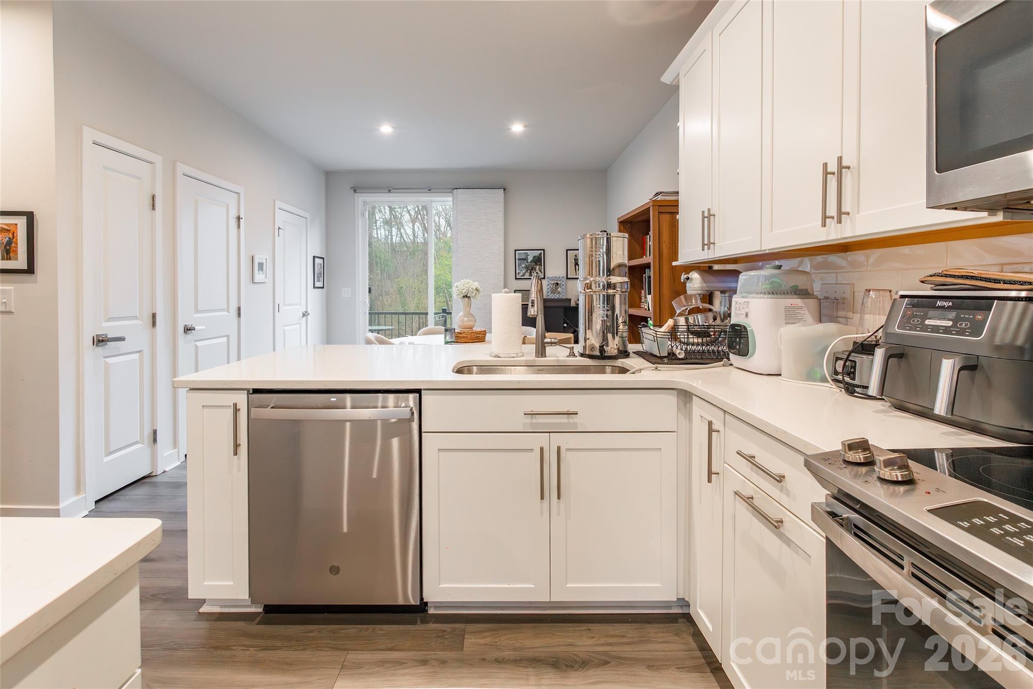 924 Broad River Lane — Charlotte