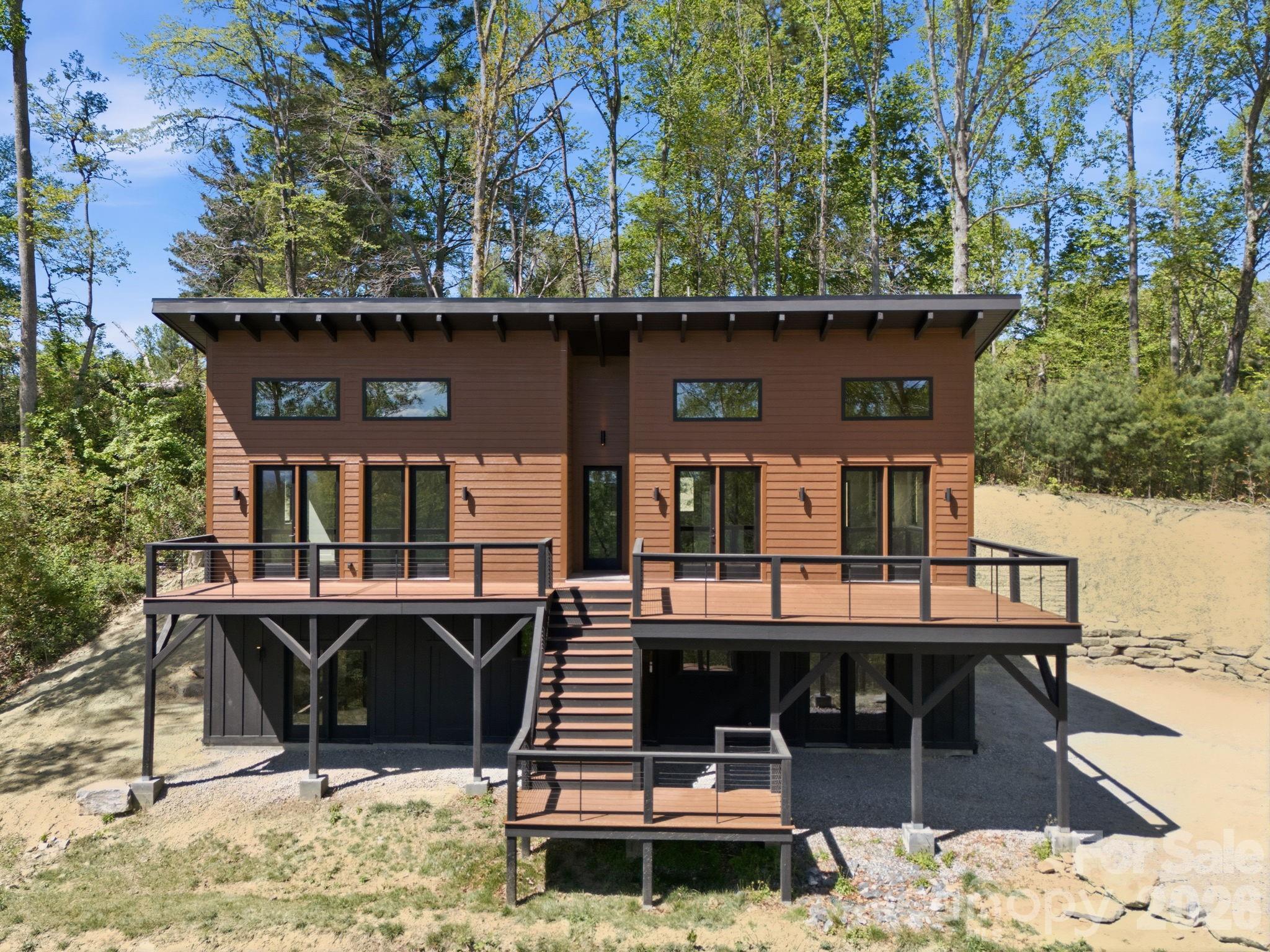 102 Sandpiper Palisades Street — Hendersonville