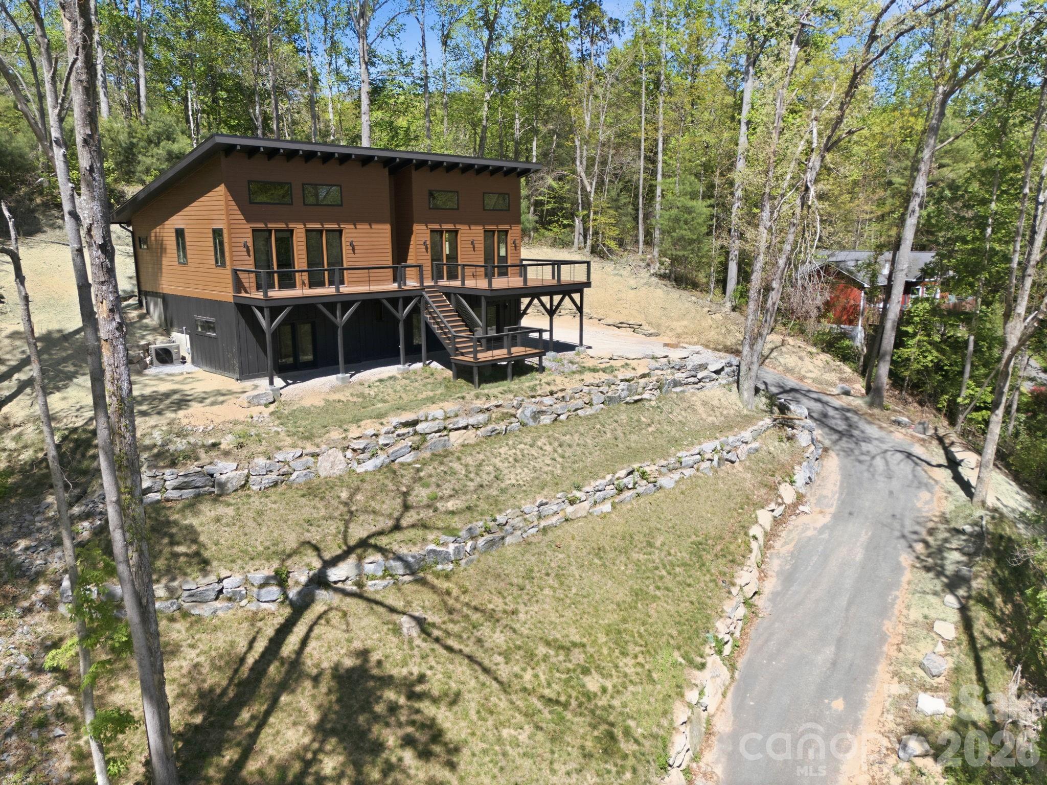 102 Sandpiper Palisades Street — Hendersonville