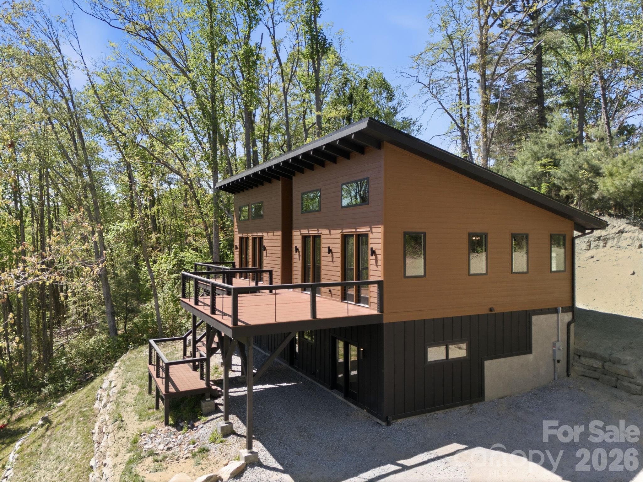 102 Sandpiper Palisades Street — Hendersonville