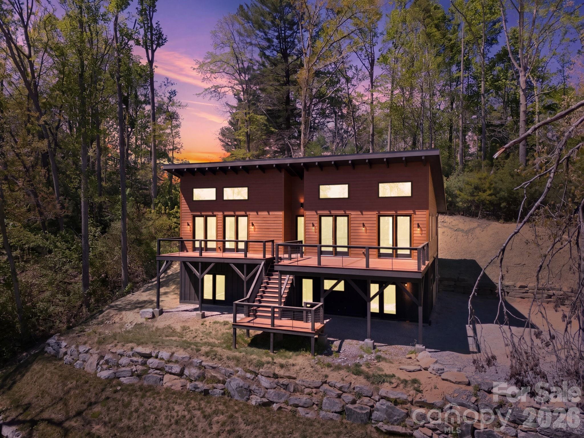 102 Sandpiper Palisades Street — Hendersonville