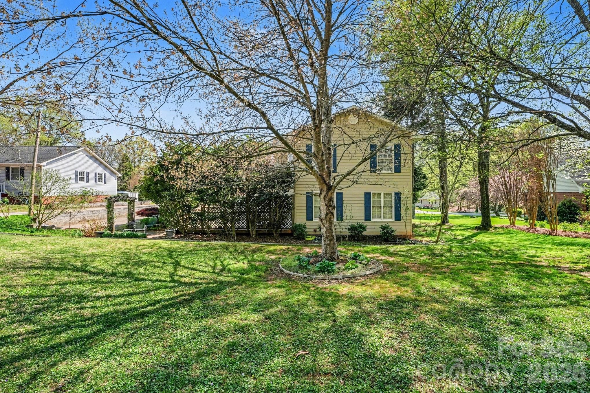 140 Eastwood Drive — Statesville