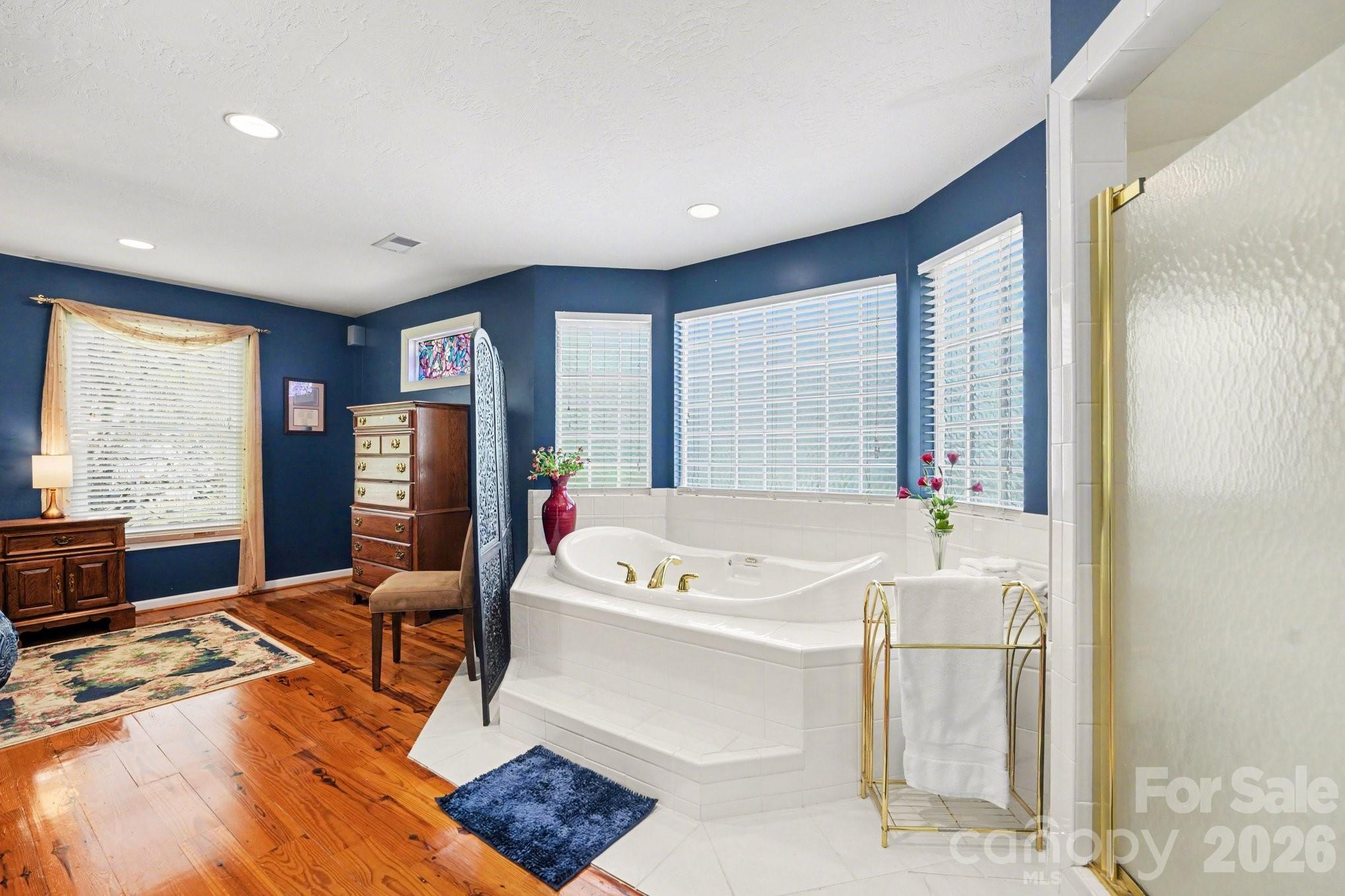 140 Eastwood Drive — Statesville