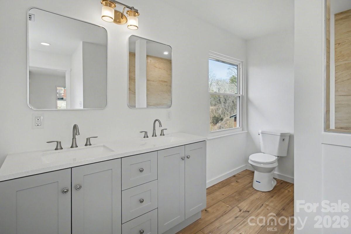 40 Evelake Drive — Asheville