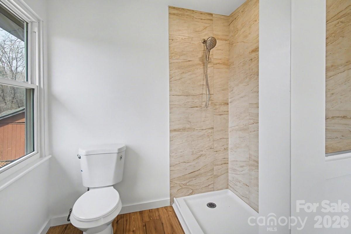 40 Evelake Drive — Asheville