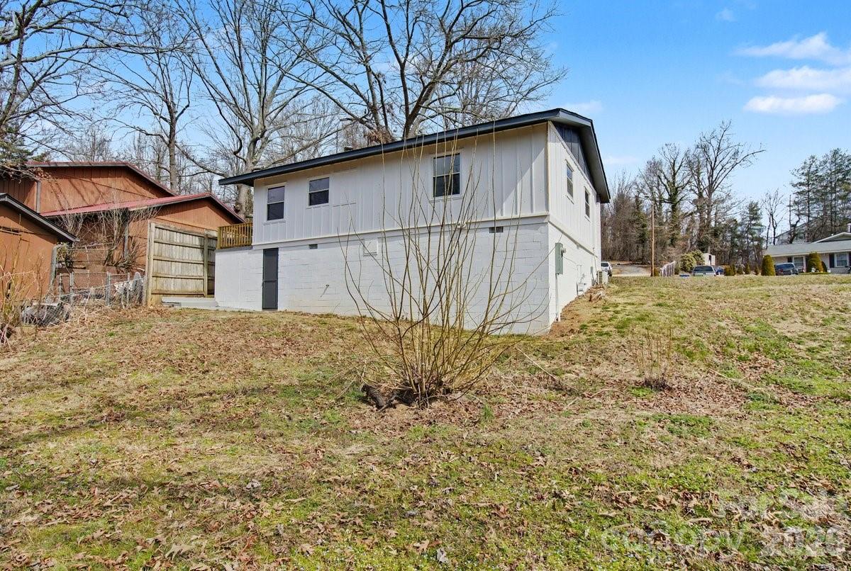 40 Evelake Drive — Asheville