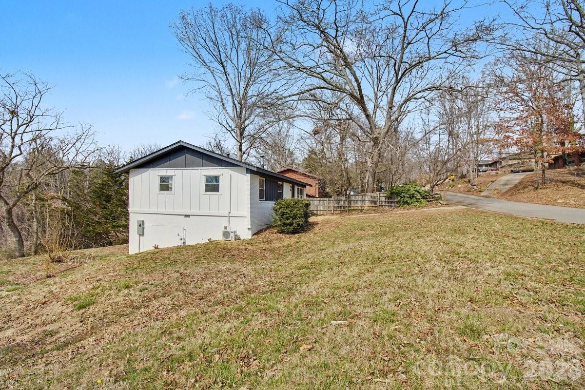 40 Evelake Drive — Asheville