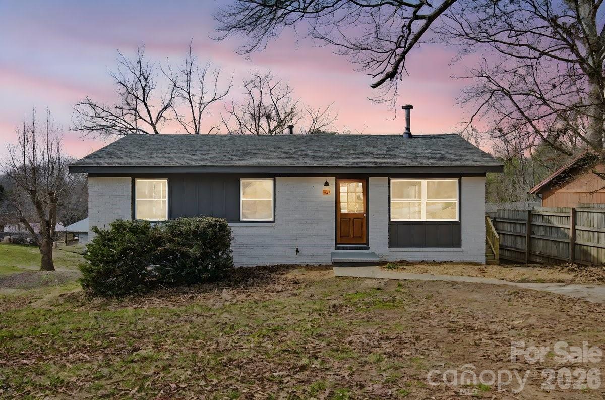 40 Evelake Drive — Asheville