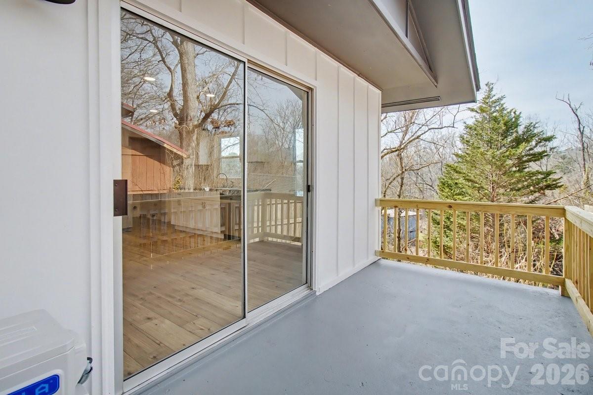 40 Evelake Drive — Asheville