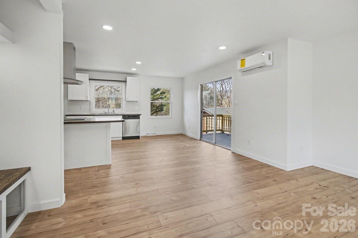 40 Evelake Drive — Asheville