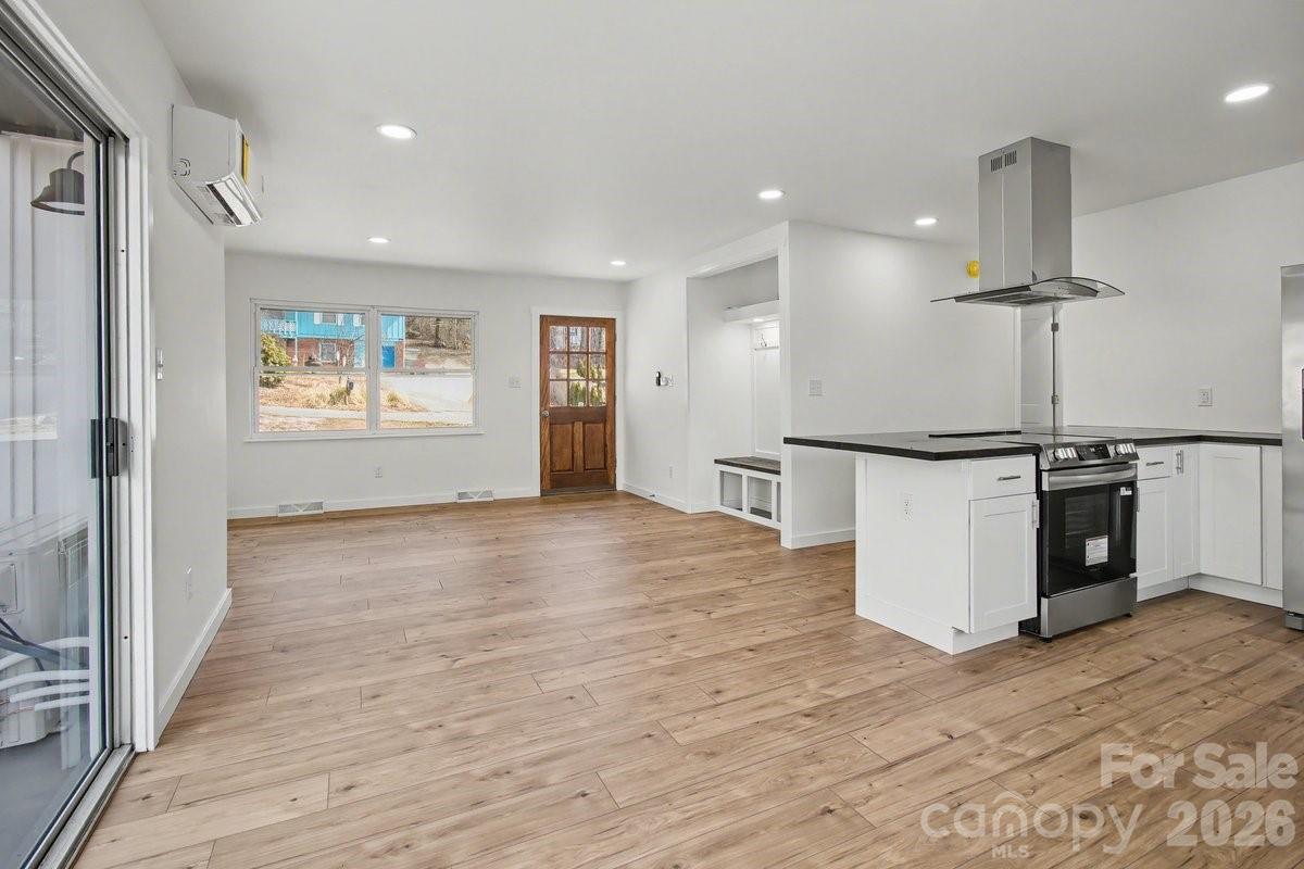 40 Evelake Drive — Asheville