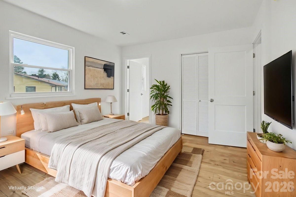 40 Evelake Drive — Asheville