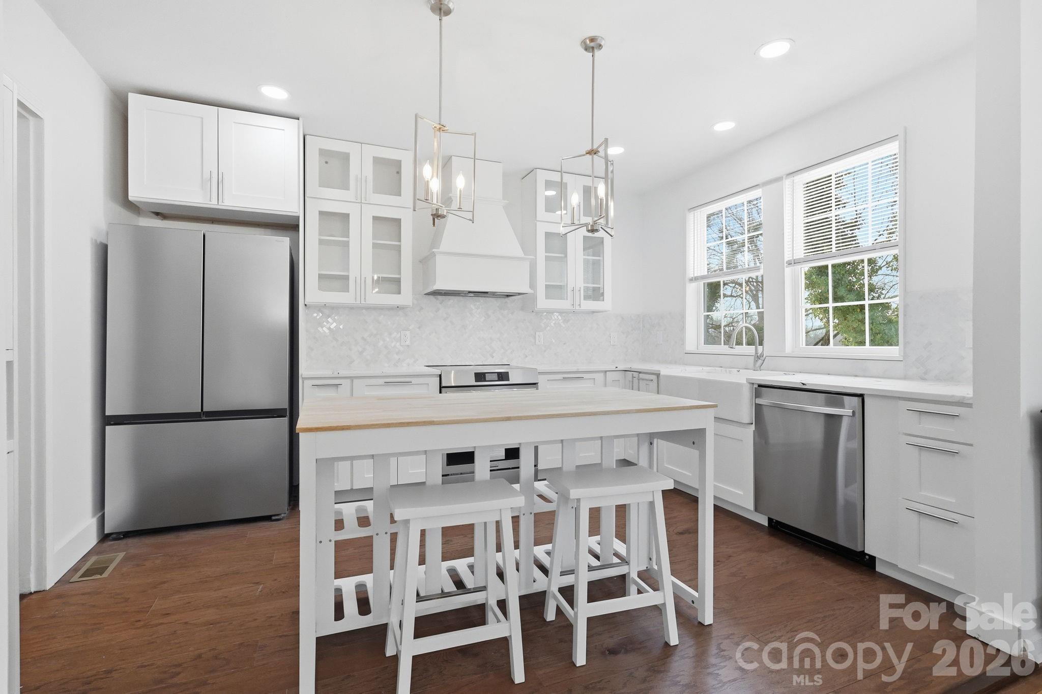 1407 Mimosa Lane — Lenoir