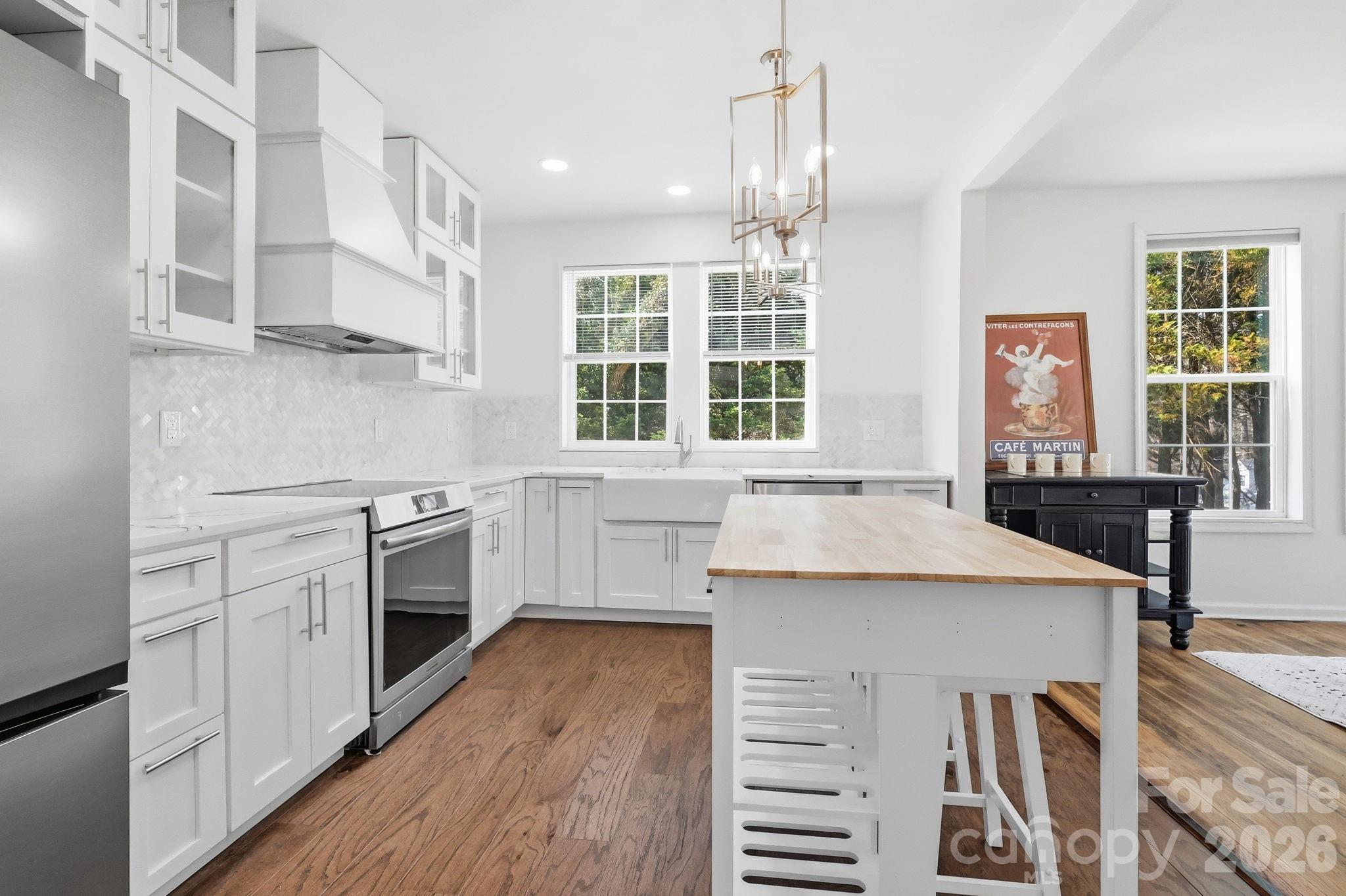 1407 Mimosa Lane — Lenoir