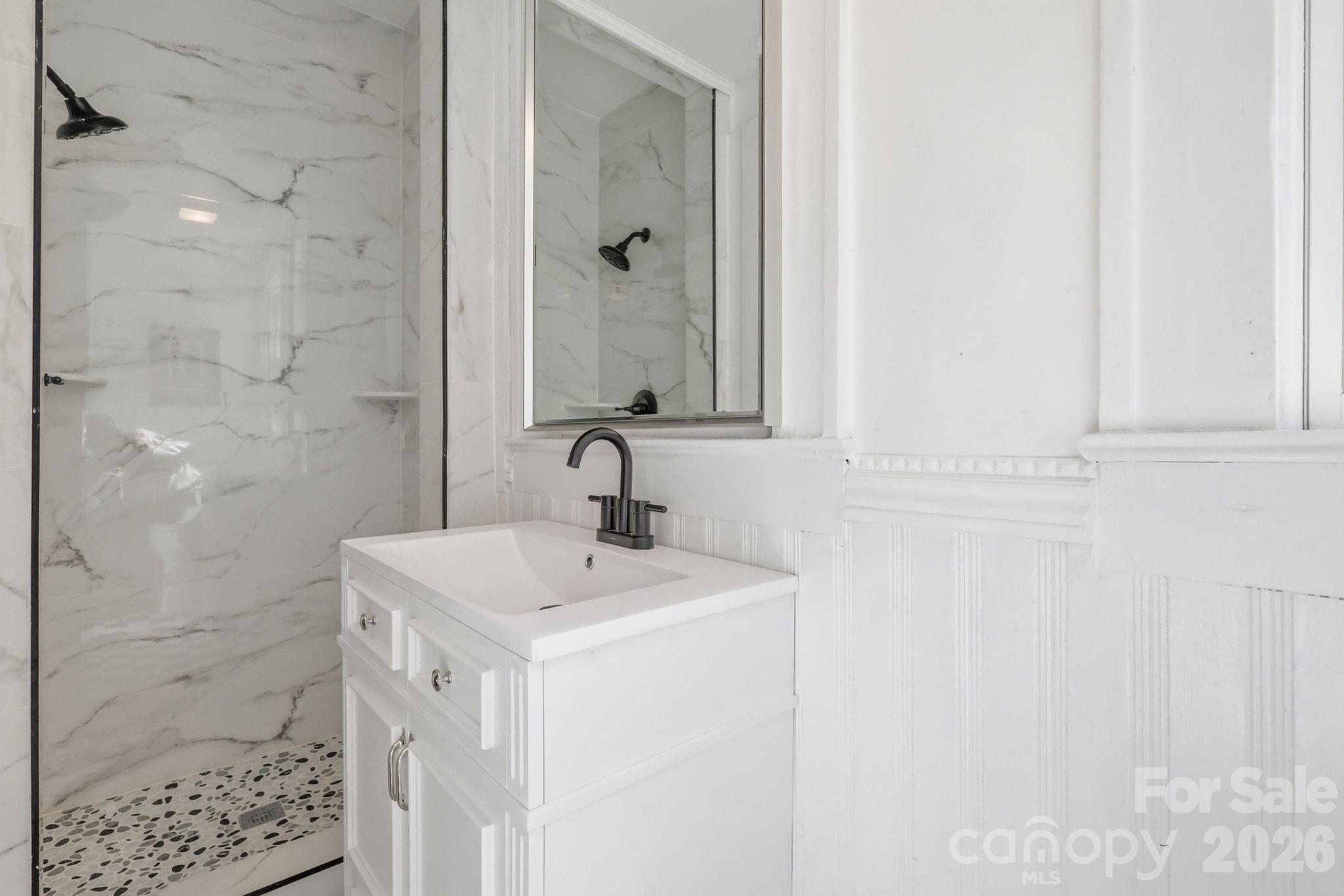 1407 Mimosa Lane — Lenoir