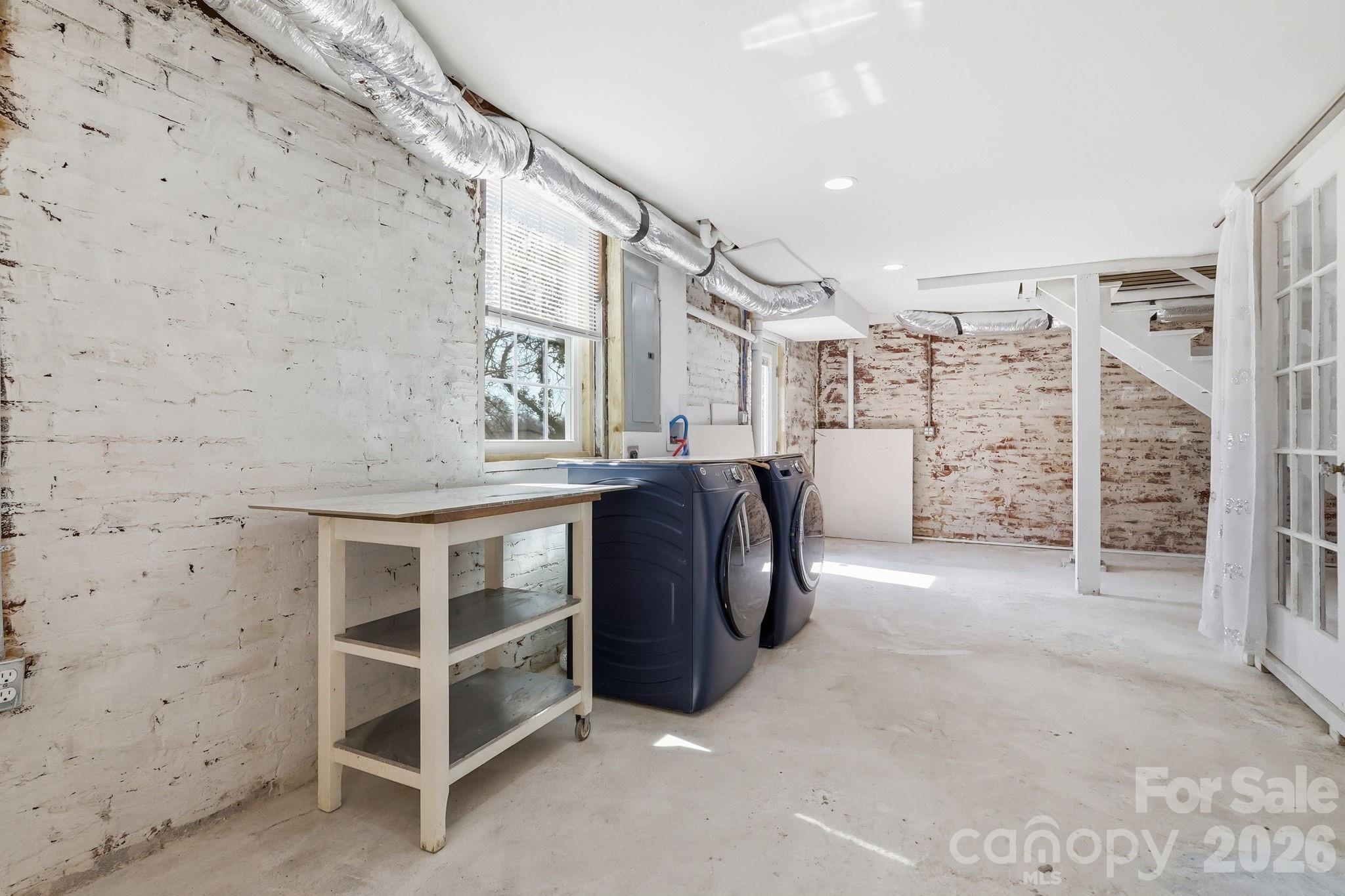 1407 Mimosa Lane — Lenoir