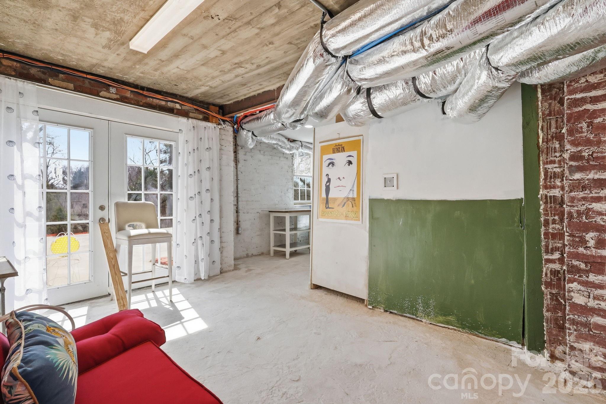 1407 Mimosa Lane — Lenoir