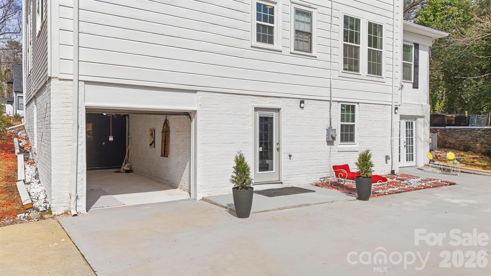 1407 Mimosa Lane — Lenoir