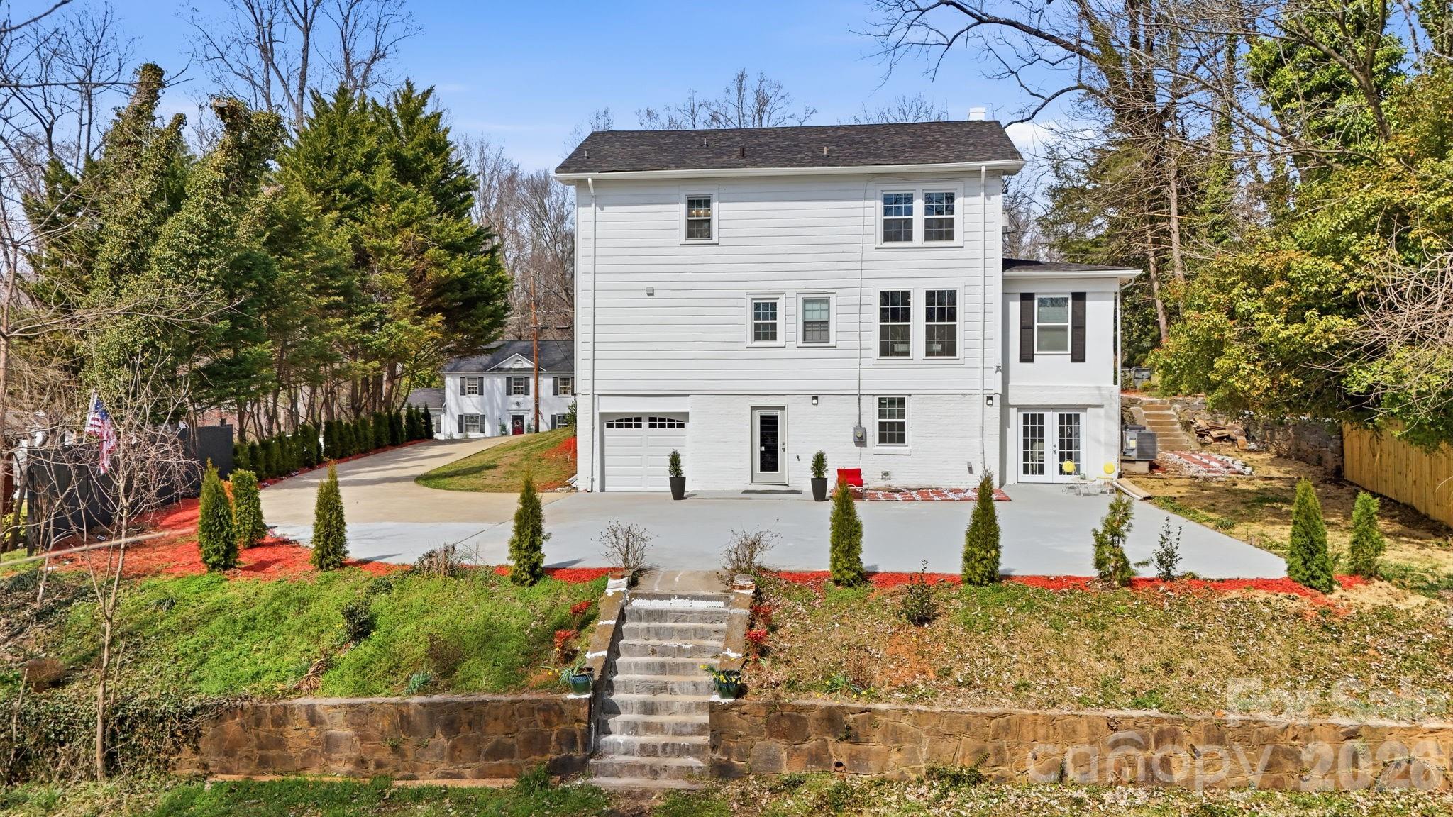 1407 Mimosa Lane — Lenoir