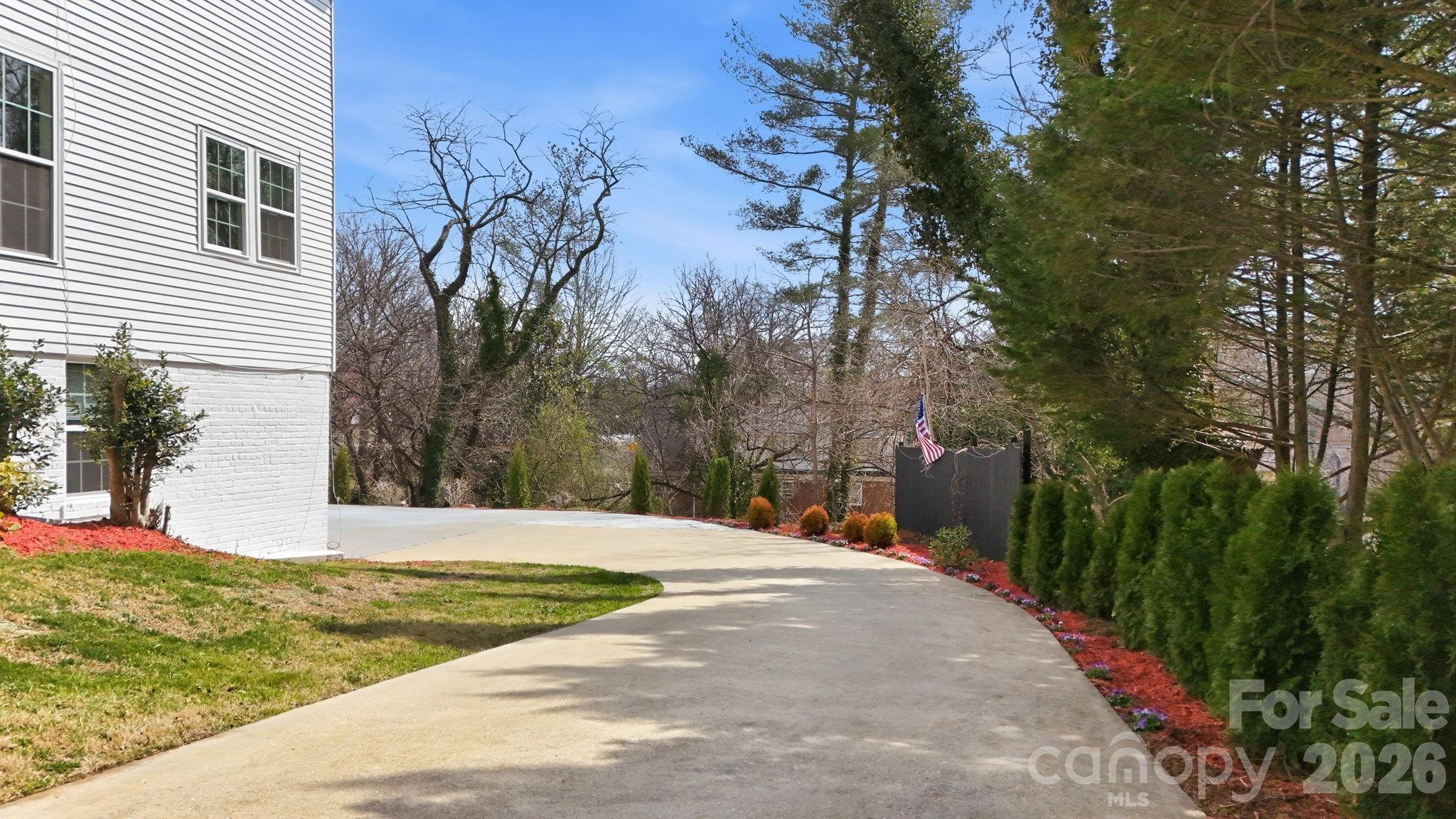 1407 Mimosa Lane — Lenoir